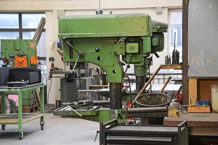 Maschinen in der Kunstschmiede Ruedorfer Maschinen